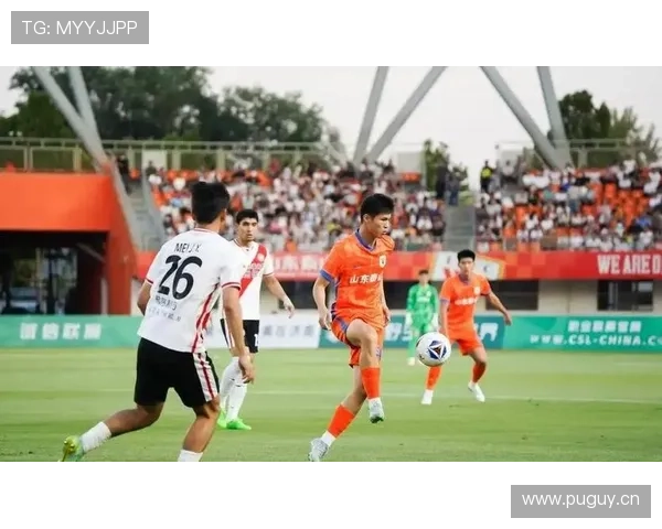 山东泰山中场控场乏力,节奏失衡问题逐步反映在攻防转换中 山东泰山中场控场乏力,节奏失衡问题逐步反映在攻防转换中