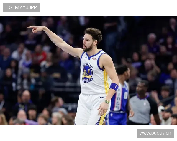 克莱·汤普森利用挡拆空间提升三分效率，拉开球队进攻节奏